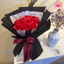 bó hoa sáp màu đỏ đậm 3